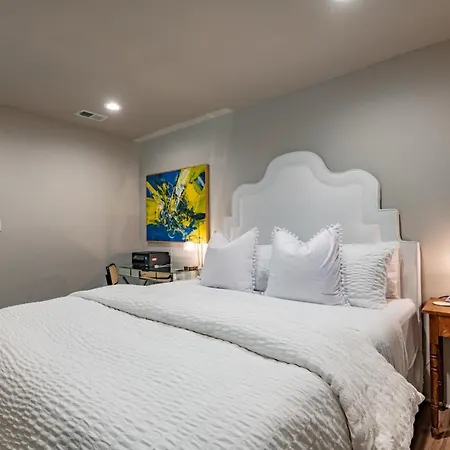 Apartment Luxury In The Heart Of Historic Downtown 1050 Sq Ft *