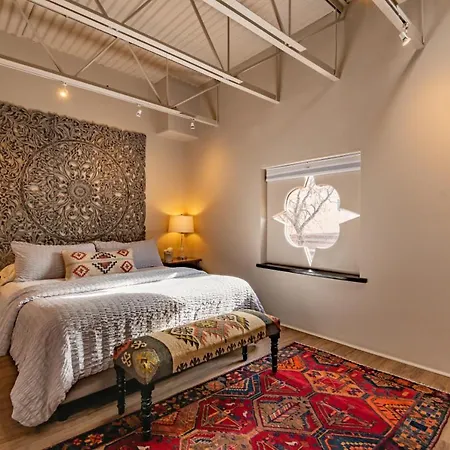 Luxury In The Heart Of Historic Downtown 1050 Sq Ft *