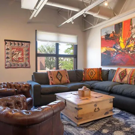 Luxury In The Heart Of Historic Downtown 1050 Sq Ft *