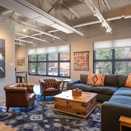 Luxury In The Heart Of Historic Downtown 1050 Sq Ft Apartment *