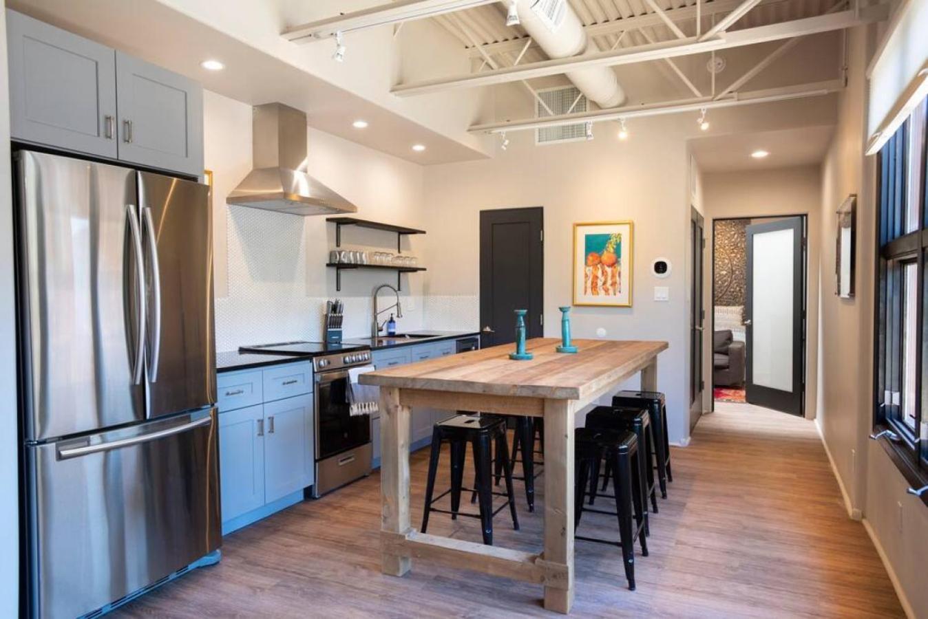 Luxury In The Heart Of Historic Downtown 1050 Sq Ft Apartment *